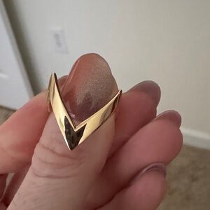 Elegant 18k Gold Women's Ring